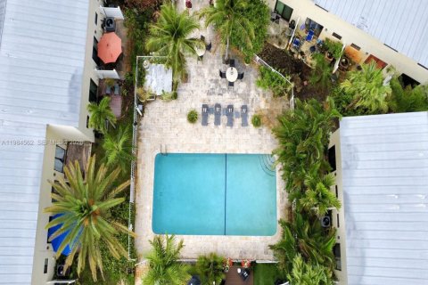 Кондоминиум с 2 спальнями в Форт-Лодердейл, Флорида № 2048255