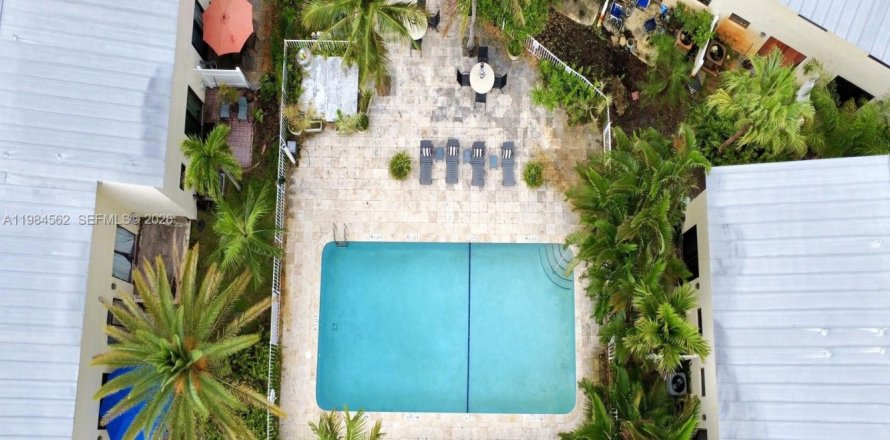 Кондоминиум с 2 спальнями в Форт-Лодердейл, Флорида № 2048255