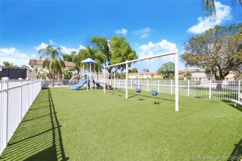 Снять в аренду таунхаус в Плантация, Флорида 2 спальни, 87.14м2, № 1956382 - фото 15