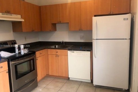 Снять в аренду таунхаус в Плантация, Флорида 2 спальни, 87.14м2, № 1956382 - фото 3