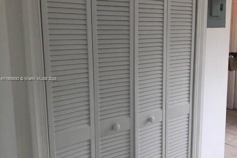 Снять в аренду таунхаус в Плантация, Флорида 2 спальни, 87.14м2, № 1956382 - фото 9