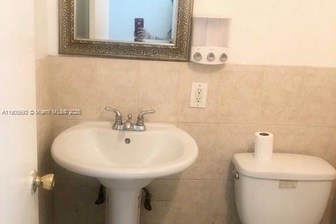 Снять в аренду таунхаус в Плантация, Флорида 2 спальни, 87.14м2, № 1956382 - фото 4