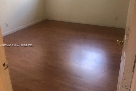 Снять в аренду таунхаус в Плантация, Флорида 2 спальни, 87.14м2, № 1956382 - фото 8