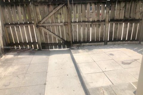 Снять в аренду таунхаус в Плантация, Флорида 2 спальни, 87.14м2, № 1956382 - фото 12