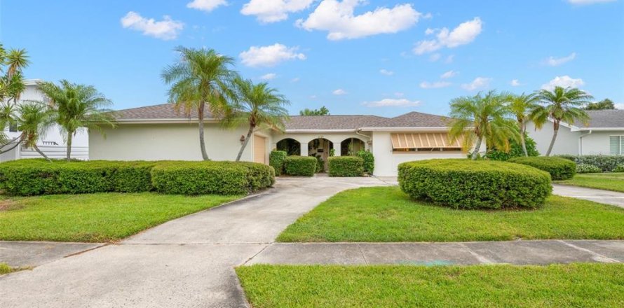 Villa ou maison à Seminole, Floride 3 chambres, 187.2 m2 № 2229743