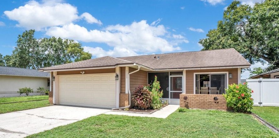 House in Orlando, Florida 3 bedrooms, 131.64 sq.m. № 1832635