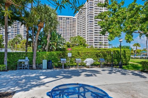 Copropriété à louer à Hallandale Beach, Floride: 1 chambre, 105.91 m2 № 1982231 - photo 4