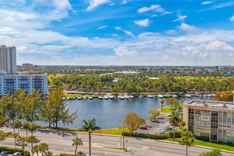 Copropriété à louer à Hallandale Beach, Floride: 1 chambre, 105.91 m2 № 1982231 - photo 12