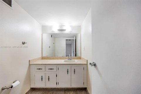 Copropriété à louer à Hallandale Beach, Floride: 1 chambre, 105.91 m2 № 1982231 - photo 26