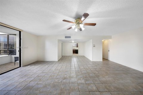 Copropriété à louer à Hallandale Beach, Floride: 1 chambre, 105.91 m2 № 1982231 - photo 22