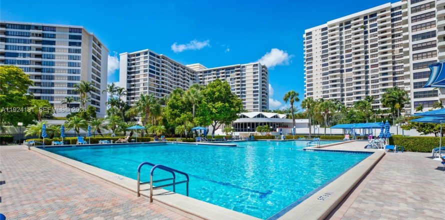 Condo à Hallandale Beach, Floride, 1 chambre  № 1982231