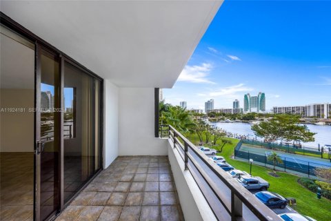 Copropriété à louer à Hallandale Beach, Floride: 1 chambre, 105.91 m2 № 1982231 - photo 14
