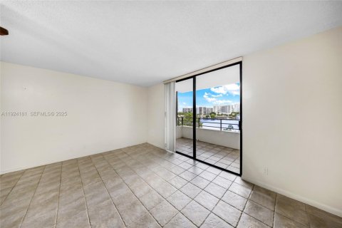 Copropriété à louer à Hallandale Beach, Floride: 1 chambre, 105.91 m2 № 1982231 - photo 21