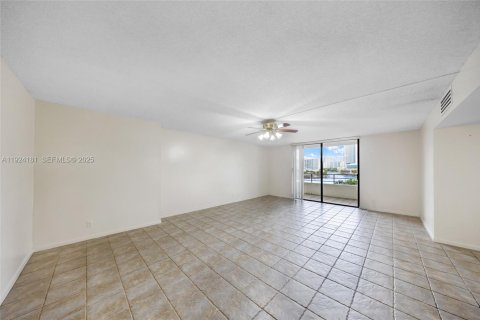 Copropriété à louer à Hallandale Beach, Floride: 1 chambre, 105.91 m2 № 1982231 - photo 28