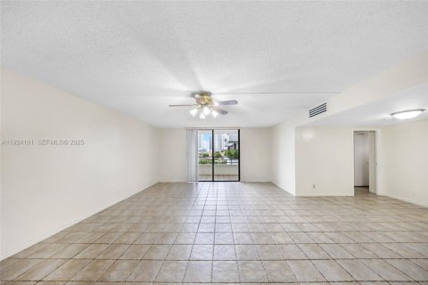 Copropriété à louer à Hallandale Beach, Floride: 1 chambre, 105.91 m2 № 1982231 - photo 24
