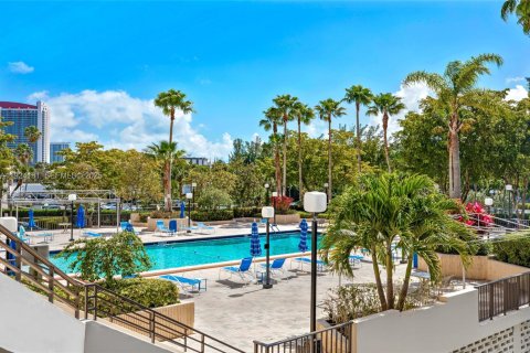 Copropriété à louer à Hallandale Beach, Floride: 1 chambre, 105.91 m2 № 1982231 - photo 8