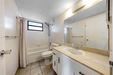 Copropriété à louer à Hallandale Beach, Floride: 1 chambre, 105.91 m2 № 1982231 - photo 17