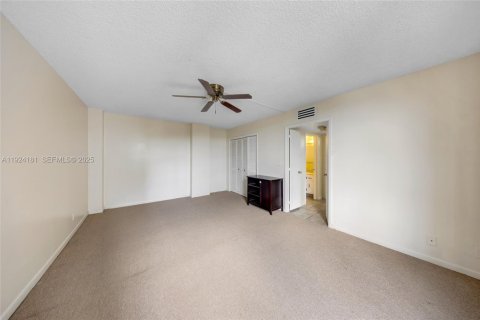 Copropriété à louer à Hallandale Beach, Floride: 1 chambre, 105.91 m2 № 1982231 - photo 16