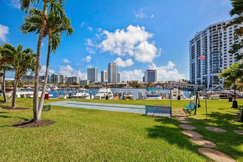 Copropriété à louer à Hallandale Beach, Floride: 1 chambre, 105.91 m2 № 1982231 - photo 9