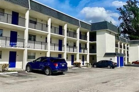 Condo in Davie, Florida, 2 bedrooms  № 2042055 - photo 2
