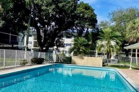 Condo in Davie, Florida, 2 bedrooms  № 2042055 - photo 18