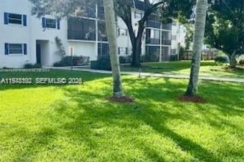 Condo in Davie, Florida, 2 bedrooms  № 2042055 - photo 21
