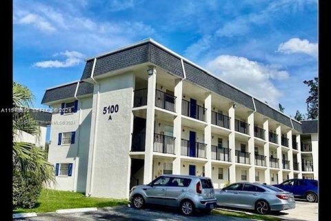 Condo in Davie, Florida, 2 bedrooms  № 2042055