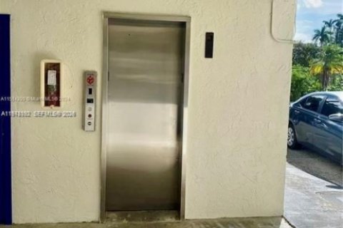 Condo in Davie, Florida, 2 bedrooms  № 2042055 - photo 3