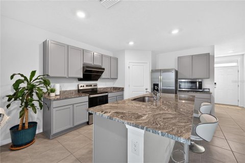 House in Wesley Chapel, Florida 4 bedrooms, 220.36 sq.m. № 2396498 - photo 7