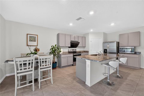 House in Wesley Chapel, Florida 4 bedrooms, 220.36 sq.m. № 2396498 - photo 6