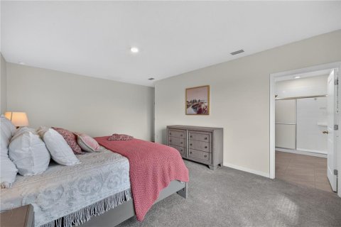 House in Wesley Chapel, Florida 4 bedrooms, 220.36 sq.m. № 2396498 - photo 14