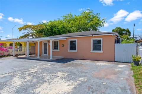 Villa ou maison à Hialeah, Floride 4 chambres, 110.27 m2 № 2436232