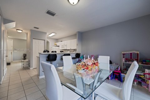 Touwnhouse à vendre à Homestead, Floride: 2 chambres, 99.31 m2 № 2050063 - photo 9