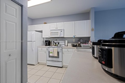 Touwnhouse à vendre à Homestead, Floride: 2 chambres, 99.31 m2 № 2050063 - photo 6