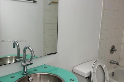 Copropriété à louer à Hialeah, Floride: 2 chambres, 102.75 m2 № 2056076 - photo 6