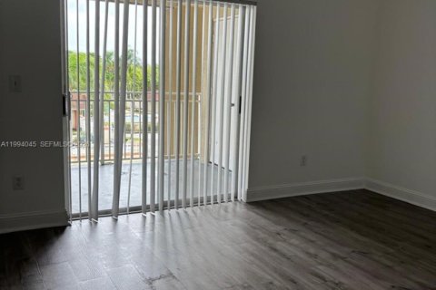 Copropriété à louer à Hialeah, Floride: 2 chambres, 102.75 m2 № 2056076 - photo 3