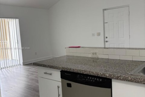 Copropriété à louer à Hialeah, Floride: 2 chambres, 102.75 m2 № 2056076 - photo 12