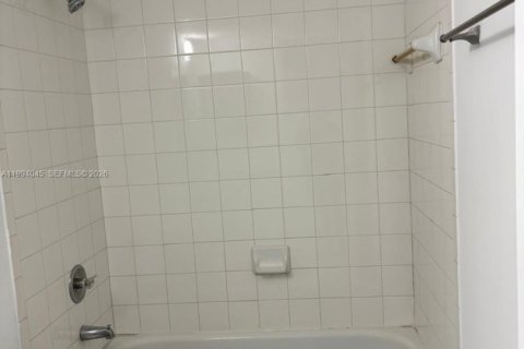 Copropriété à louer à Hialeah, Floride: 2 chambres, 102.75 m2 № 2056076 - photo 5