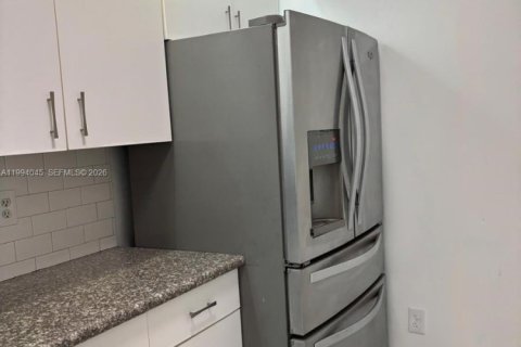 Copropriété à louer à Hialeah, Floride: 2 chambres, 102.75 m2 № 2056076 - photo 2