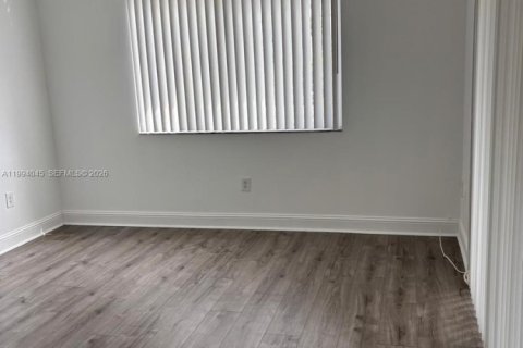 Copropriété à louer à Hialeah, Floride: 2 chambres, 102.75 m2 № 2056076 - photo 4