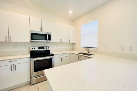 Townhouse in Homestead, Florida 3 bedrooms, 137.77 sq.m. № 2002611 - photo 7