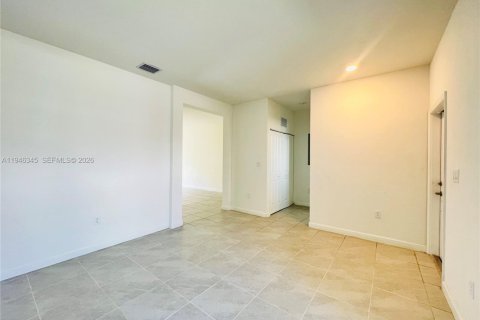 Townhouse in Homestead, Florida 3 bedrooms, 137.77 sq.m. № 2002611 - photo 3