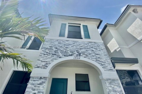 Townhouse in Homestead, Florida 3 bedrooms, 137.77 sq.m. № 2002611