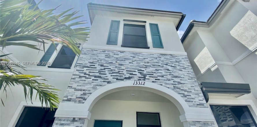 Townhouse in Homestead, Florida 3 bedrooms, 137.77 sq.m. № 2002611