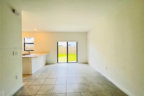 Townhouse in Homestead, Florida 3 bedrooms, 137.77 sq.m. № 2002611 - photo 4