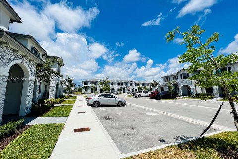 Townhouse in Homestead, Florida 3 bedrooms, 137.77 sq.m. № 2002611 - photo 20