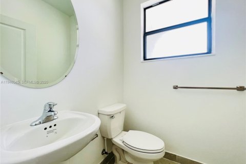 Townhouse in Homestead, Florida 3 bedrooms, 137.77 sq.m. № 2002611 - photo 10