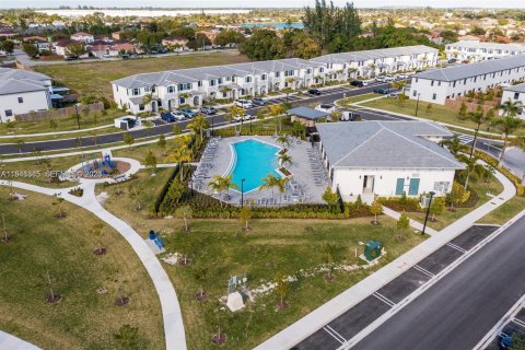 Townhouse in Homestead, Florida 3 bedrooms, 137.77 sq.m. № 2002611 - photo 23