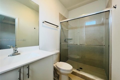 Townhouse in Homestead, Florida 3 bedrooms, 137.77 sq.m. № 2002611 - photo 14