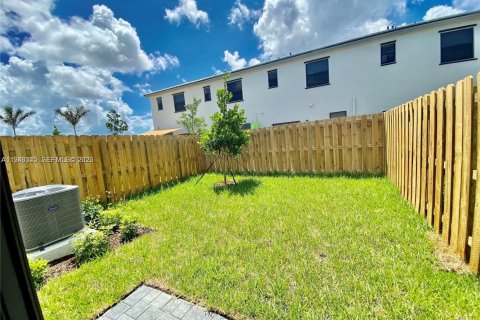 Townhouse in Homestead, Florida 3 bedrooms, 137.77 sq.m. № 2002611 - photo 18